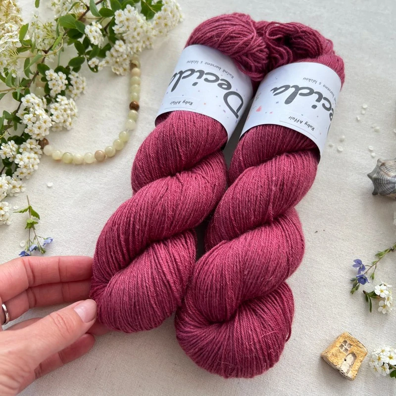 "Ruby Affair" 60% merino 20% hedvábí 20% konopí 400m