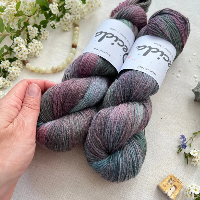 "Botanical Mood" 60% merino 20% hedvábí 20% konopí 400m