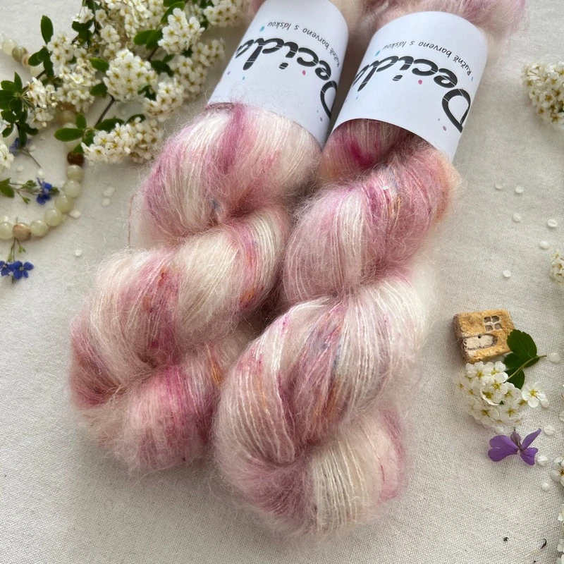 "Cherry Pop 8" 64% superkid mohér 3% merino 10% flitry 23% hedvábí 400m/50g