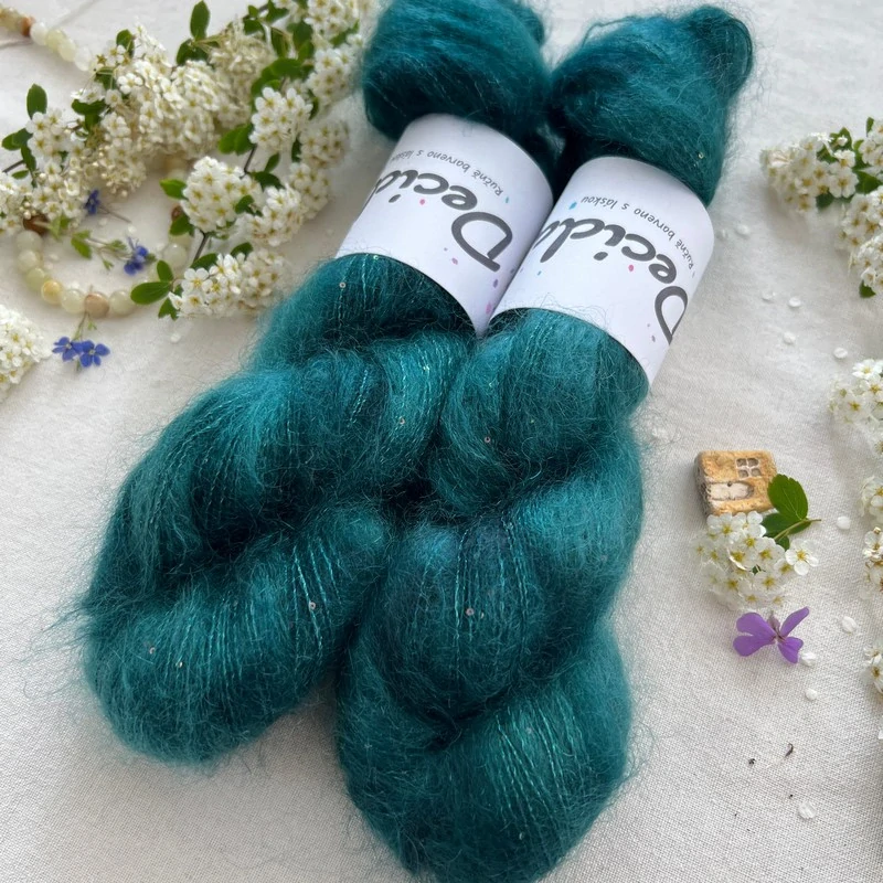 "Mirage Mist" 64% superkid mohér 3% merino 10% flitry 23% hedvábí 400m/50g