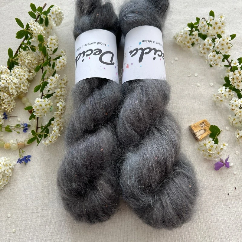 "Midnight Velvet 3" 64% superkid mohér 3% merino 10% flitry 23% hedvábí 400m/50g