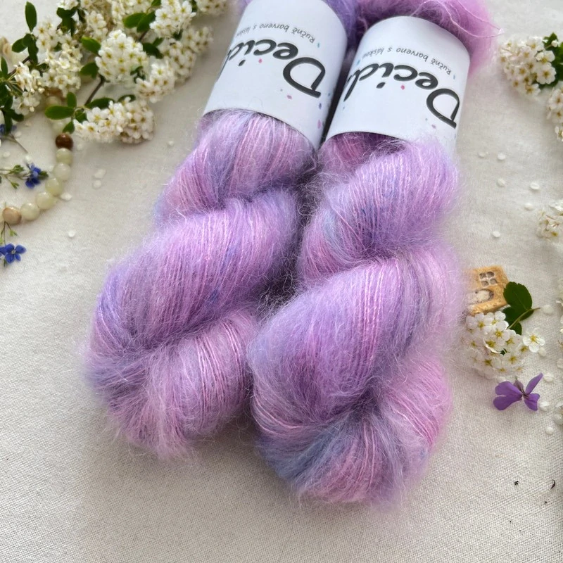 "Lilac Mist" 64% superkid mohér 3% merino 10% flitry 23% hedvábí 400m/50g