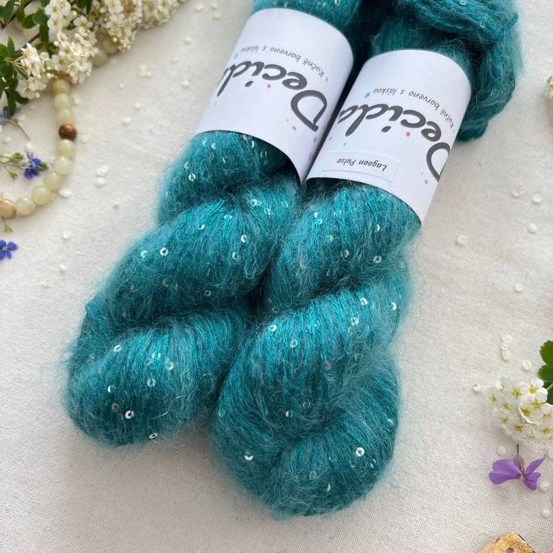 "Lagoon Pulse" - 34% superkid mohér 11% hedvábí 41% nylon 14% polyester 195m/50g