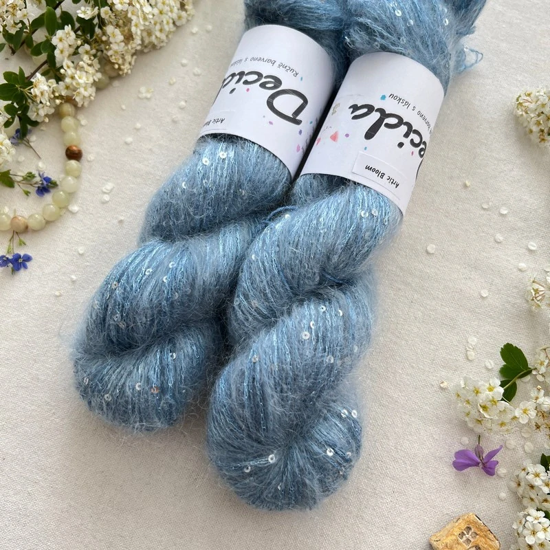 "Artic Bloom" - 34% superkid mohér 11% hedvábí 41% nylon 14% polyester 195m/50g