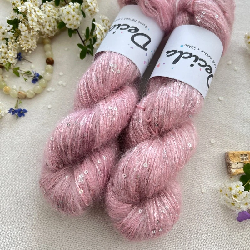 "Blush Halo" - 34% superkid mohér 11% hedvábí 41% nylon 14% polyester 195m/50g