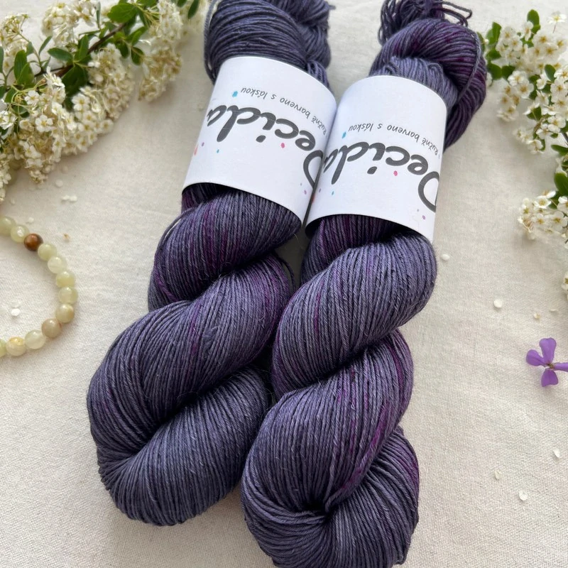 "Moonlit Pages" 80% merino sw 20% hedvábí 400m 