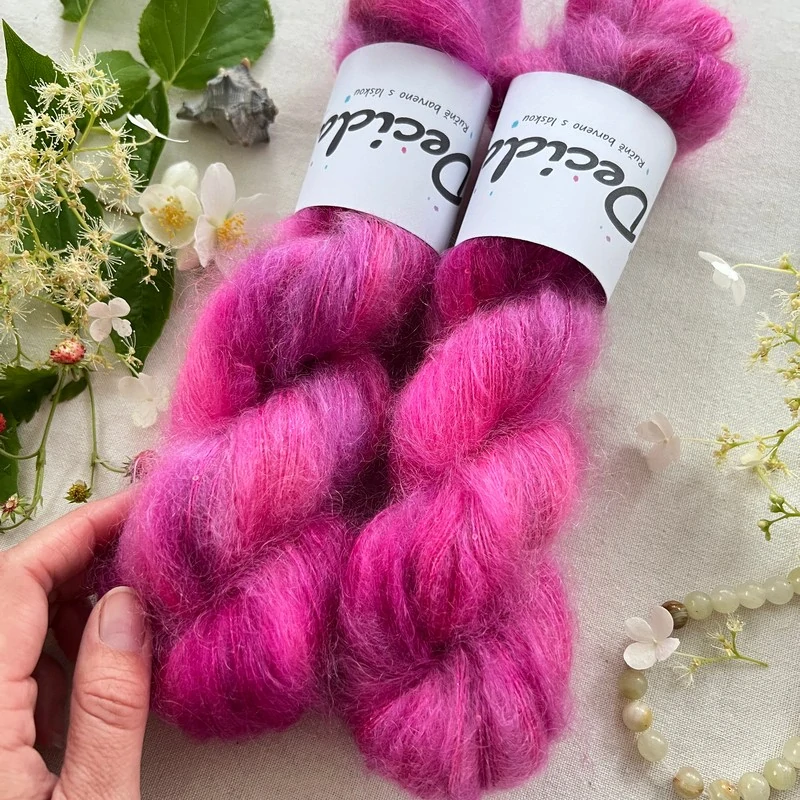 "Neon Kiss" 64% superkid mohér 3% merino 10% flitry 23% hedvábí 400m/50g