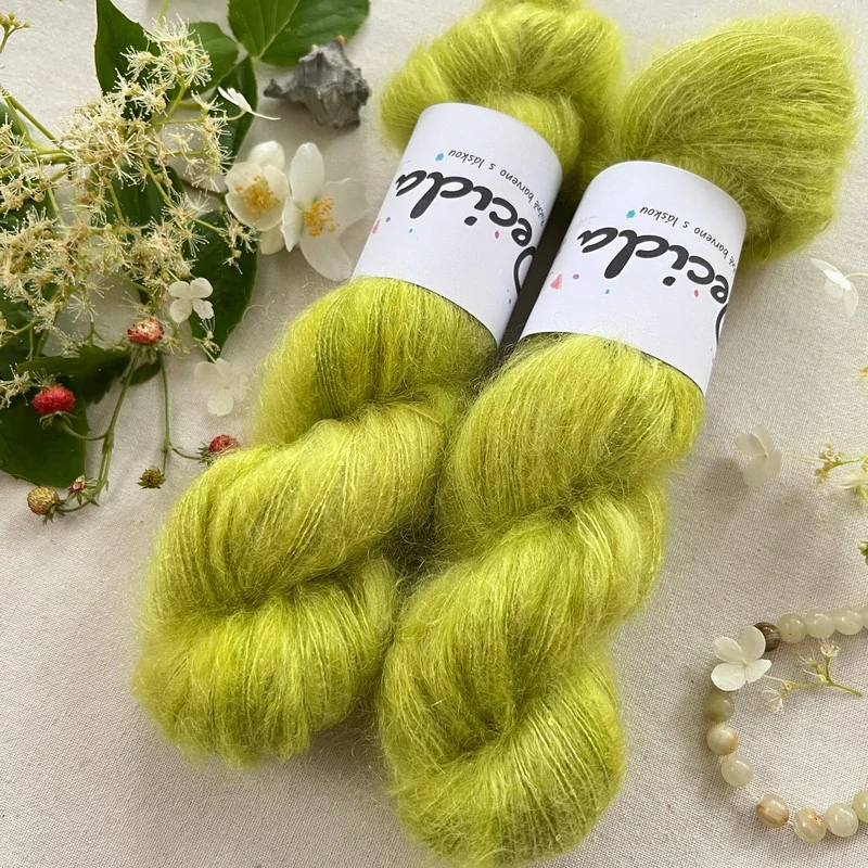 "Lime Flash 2" 64% superkid mohér 3% merino 10% flitry 23% hedvábí 400m/50g