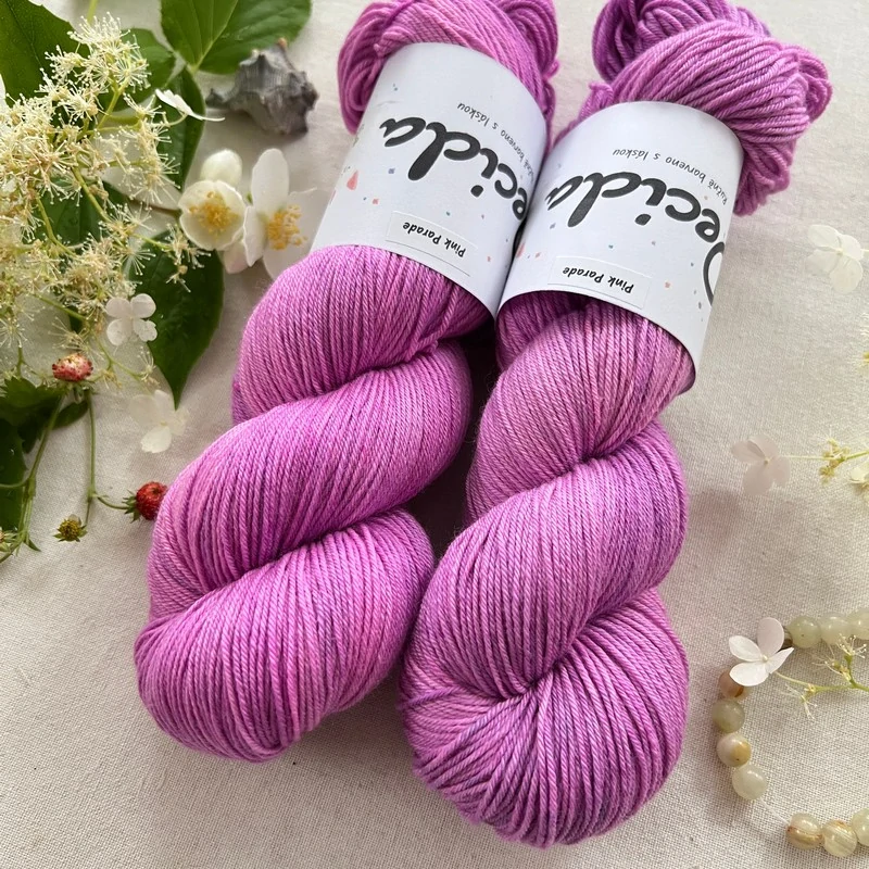 "Pink Parade" 75% merino 25% hedvábí 400m