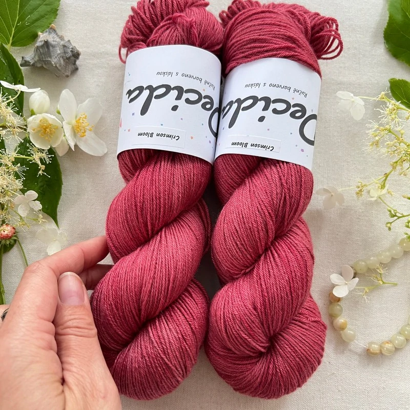 "Crimson Bloom" 75% merino 25% hedvábí 400m