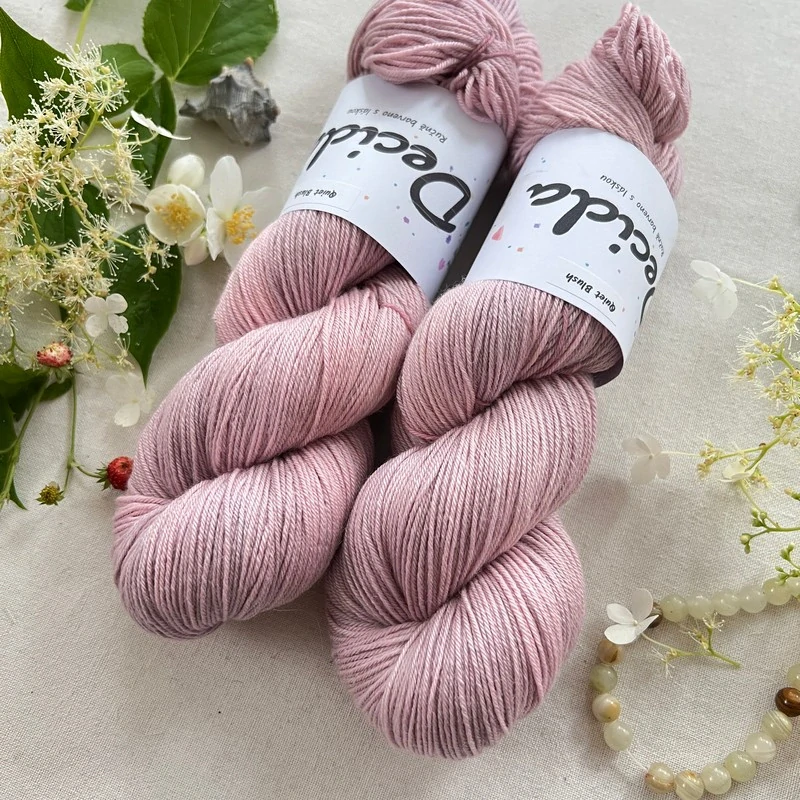 "Quiet Bloom" 75% merino 25% hedvábí 400m