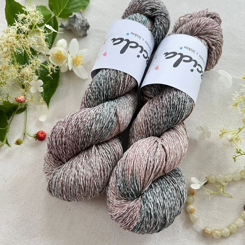 "Truffle Smoke" - 53% bambusová viskóza 47% buretové hedvábí 460m/100g