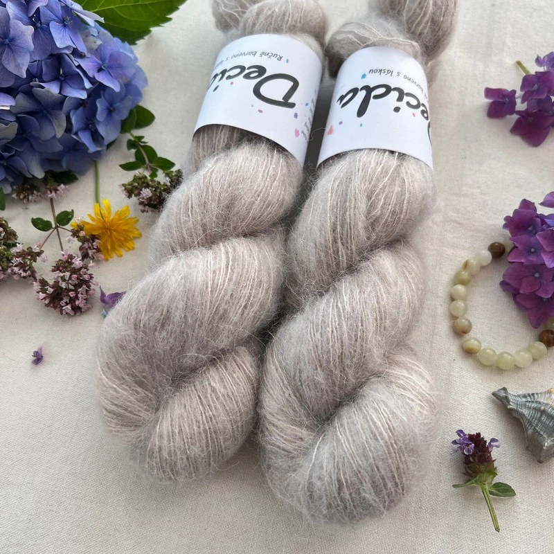 "Cloud Linen"- 64% baby alpaka 3% merino 10% flitry 23% hedvábí 400m/50g