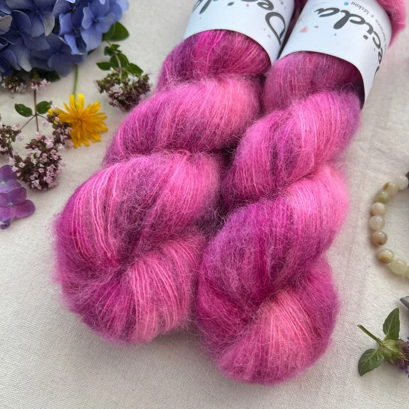 "Berry Glow"- 64% baby alpaka 3% merino 10% flitry 23% hedvábí 400m/50g