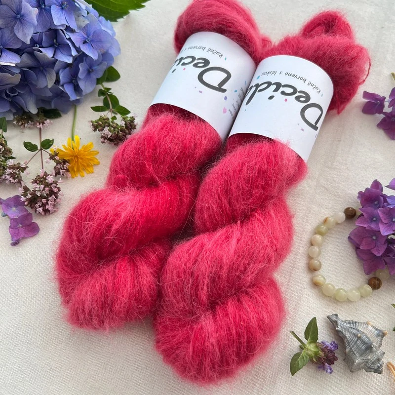 "Crimson Kiss"- 64% baby alpaka 3% merino 10% flitry 23% hedvábí 400m/50g