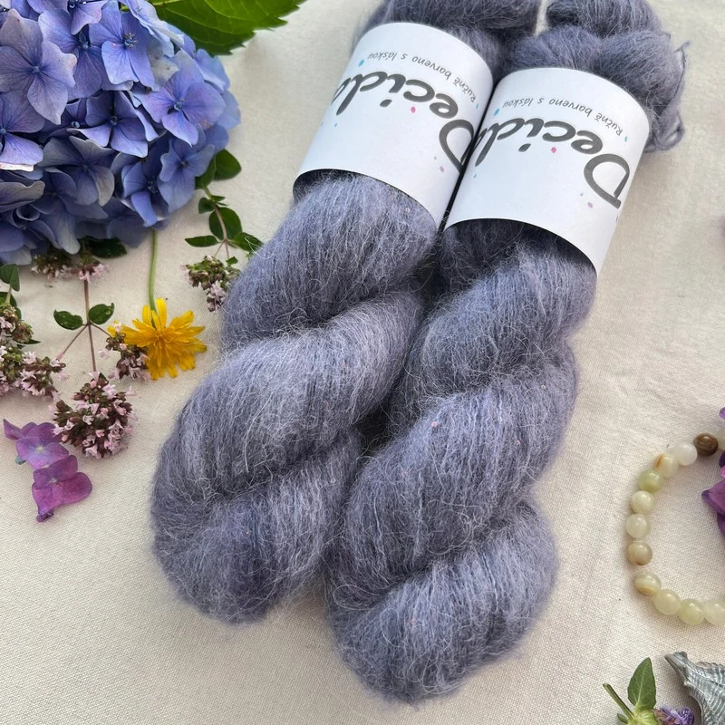 "Storm Lilac"- 64% baby alpaka 3% merino 10% flitry 23% hedvábí 400m/50g