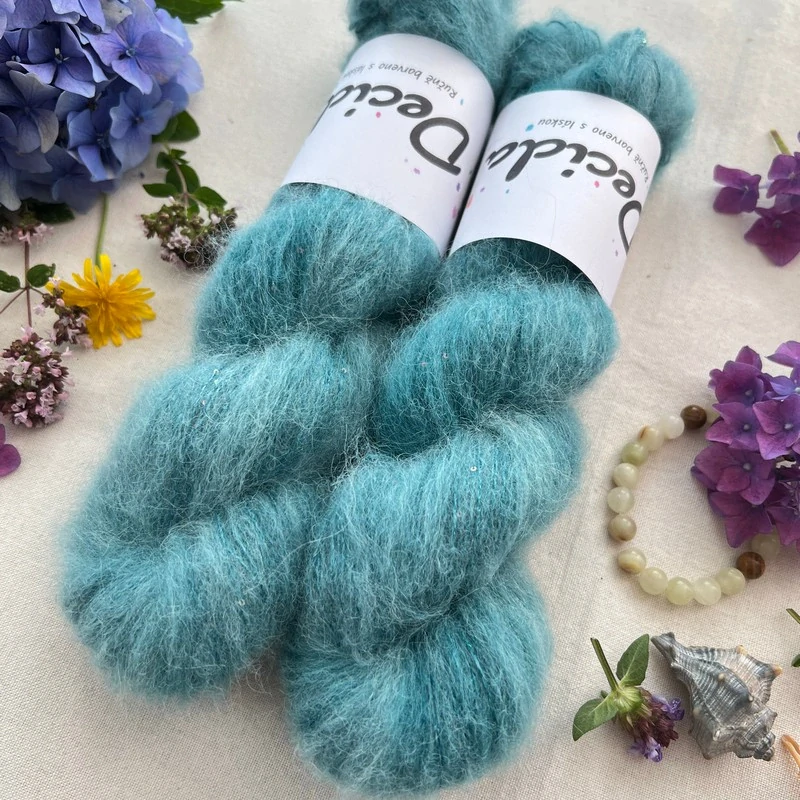 "Hidden Lagoon"- 64% baby alpaka 3% merino 10% flitry 23% hedvábí 400m/50g