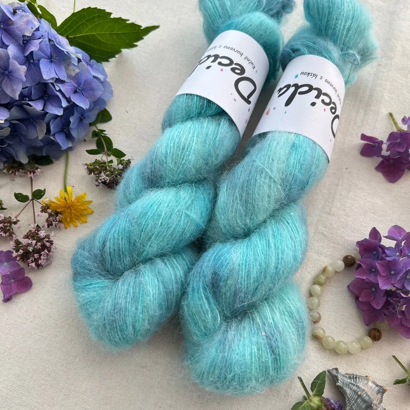 "Crystal Tide"- 64% baby alpaka 3% merino 10% flitry 23% hedvábí 400m/50g