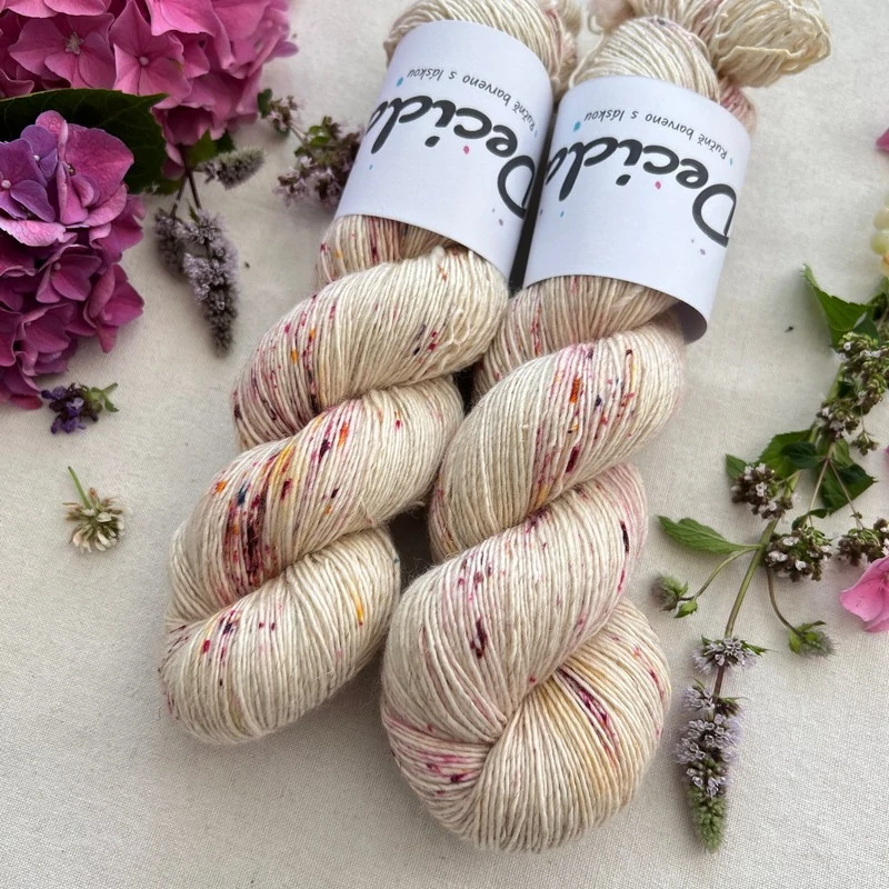 "Cherry Pop 9" - Single 90% Merino sw/10% Len 366m
