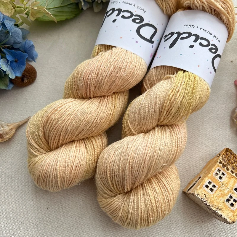 "Vanilla Mist" 60% merino 20% hedvábí 20% len 400m 