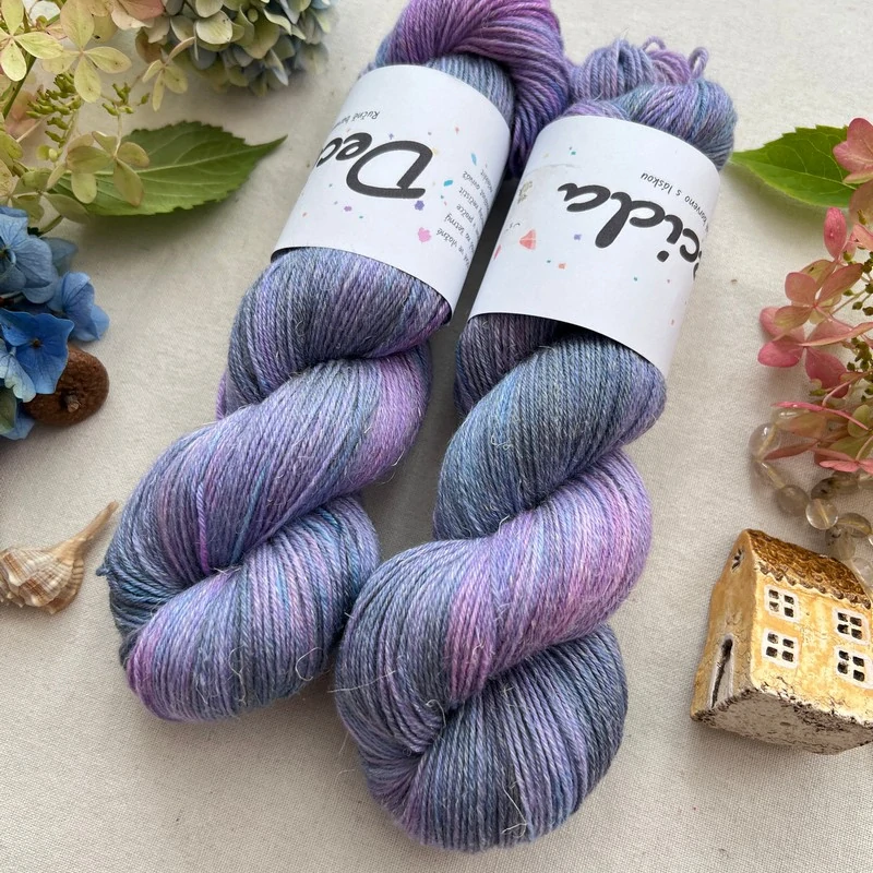 "Afterglow Violet" 60% merino 20% hedvábí 20% konopí 400m