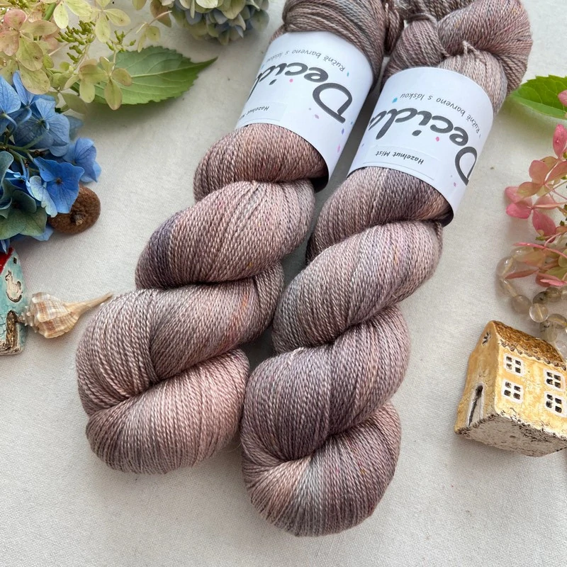 "Hazelnut Mist" merino/hedvábí 50/50 800m