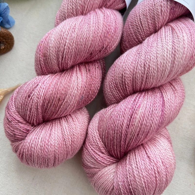 "Rose Whisper" merino/hedvábí 50/50 800m 