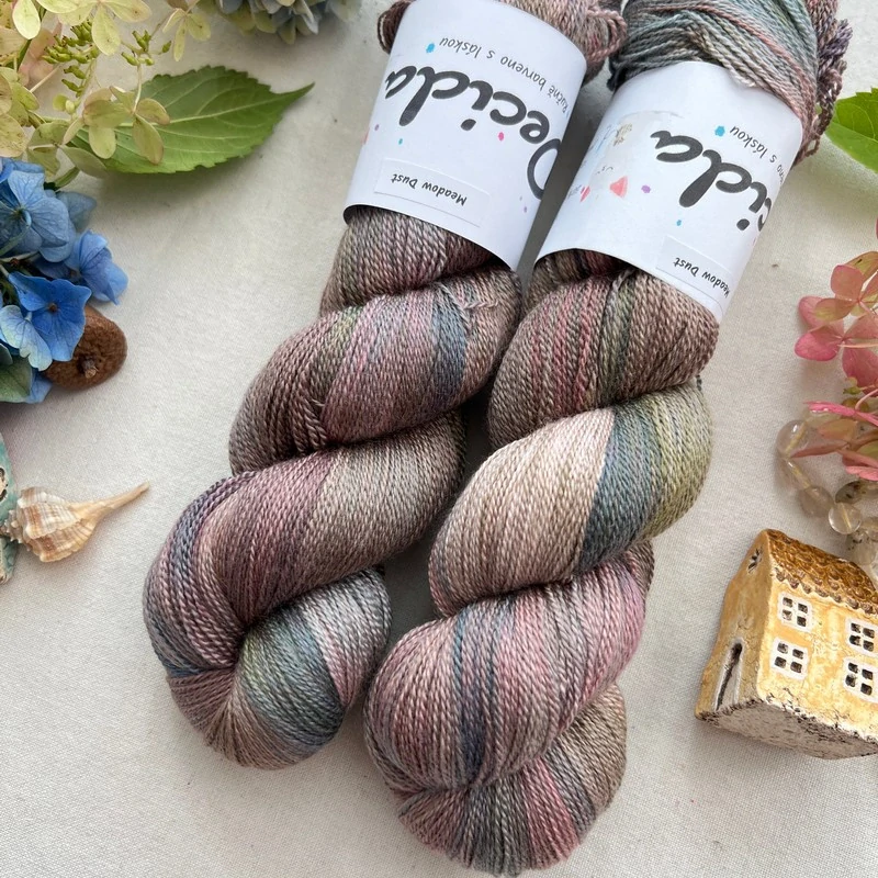 "Meadow Dust" merino/hedvábí 50/50 800m