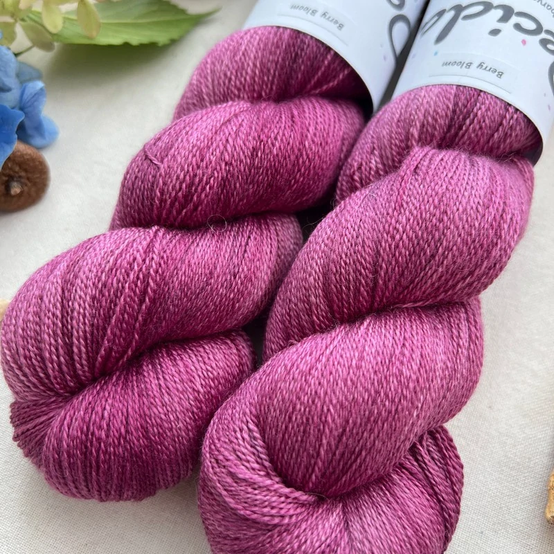 "Berry Bloom" merino/hedvábí 50/50 800m 