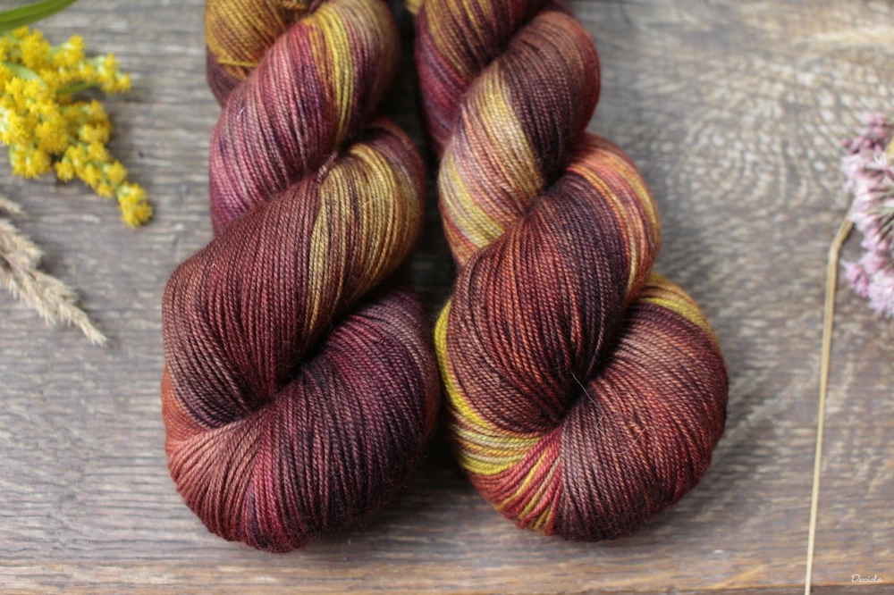 "Hojas" 100g - 70%merino 10%nylon 20% yak