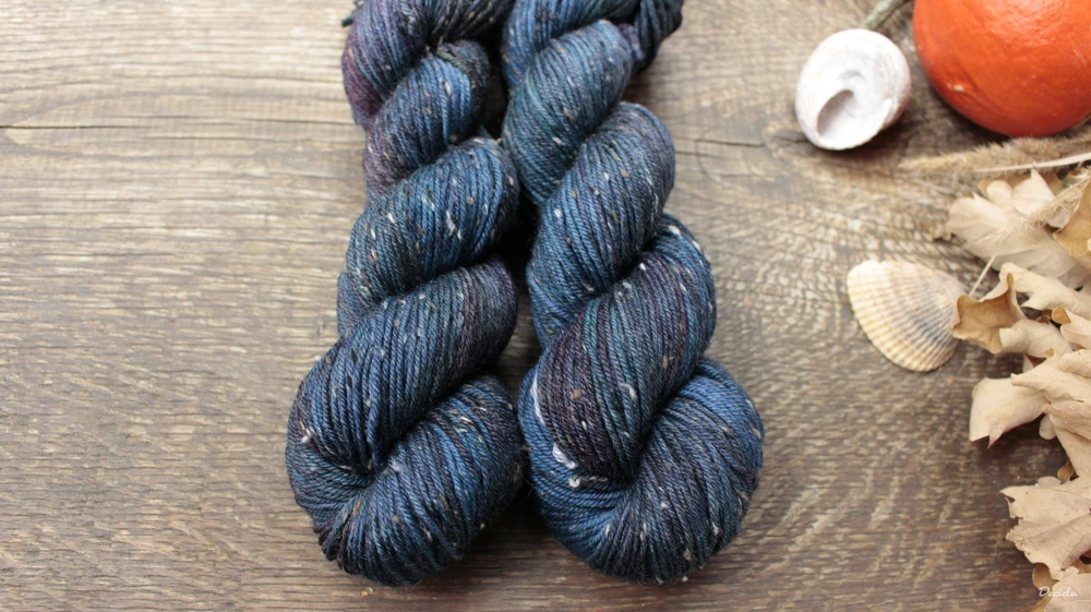 "Blue night" Donegal DK -  85% merino a 15% donegal nopky