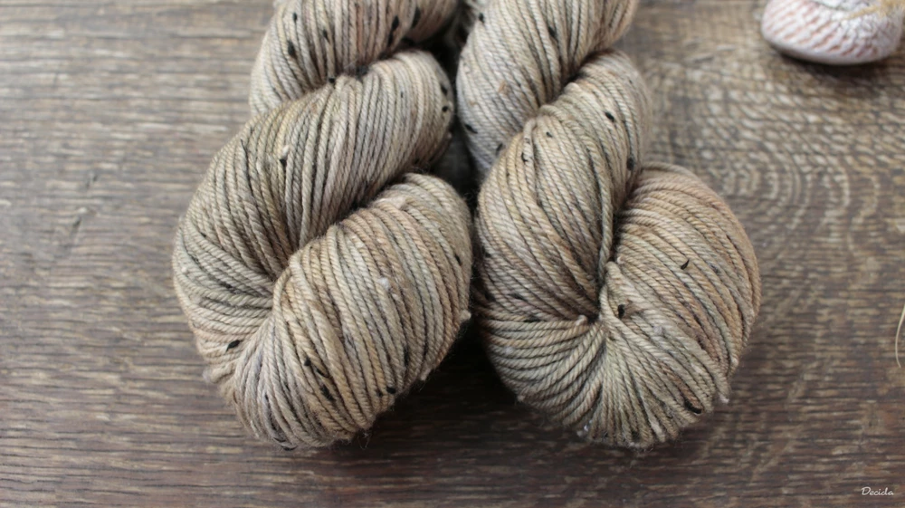 "White coffee" Donegal DK -  85% merino a 15% donegal nopky