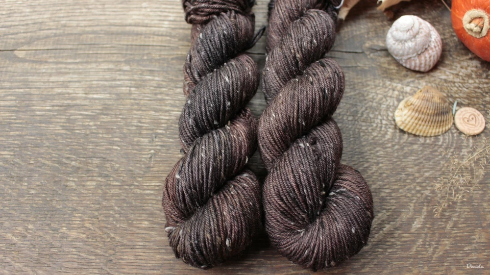 "Dark chocolate" Donegal DK - 85% merino a 15% donegal nopky