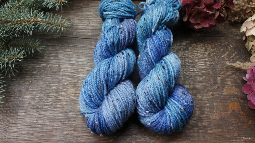 "Blue sky" - merino a Donegal neps ARAN 166m/100g