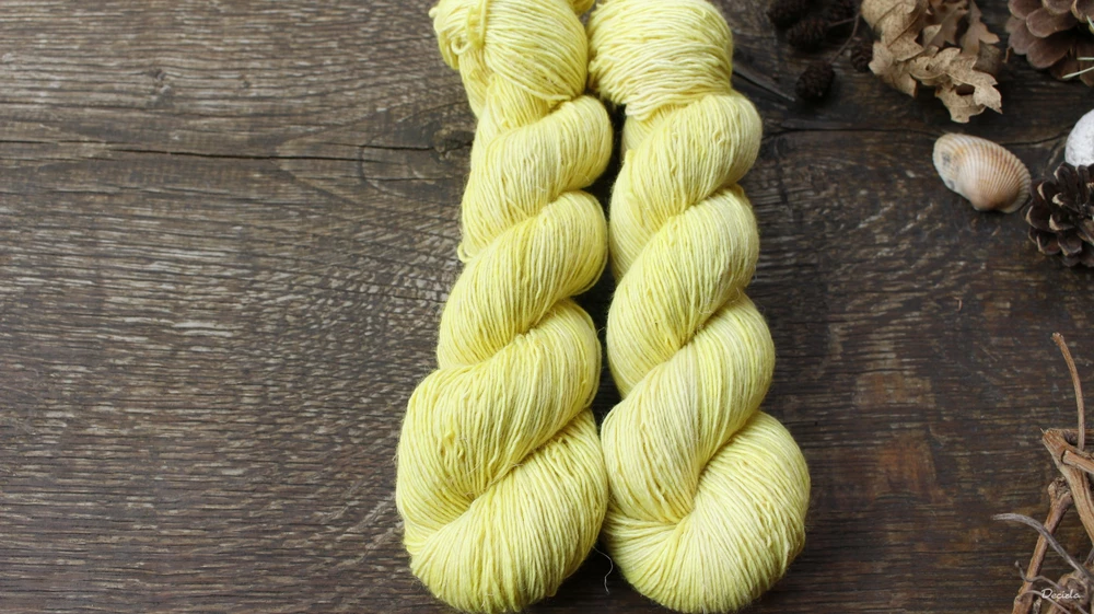 "Bright yellow" -  Single 90% Merino/10% Len 366m
