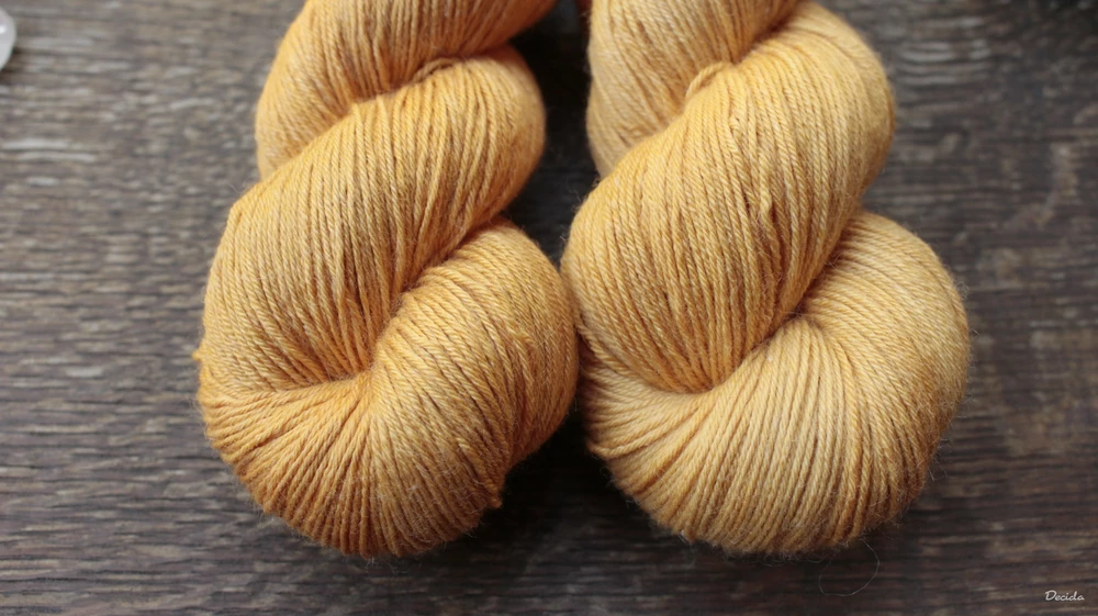 "Orange mousse" - 60%merino 20%hedvábí 20%ramie 425m/100g