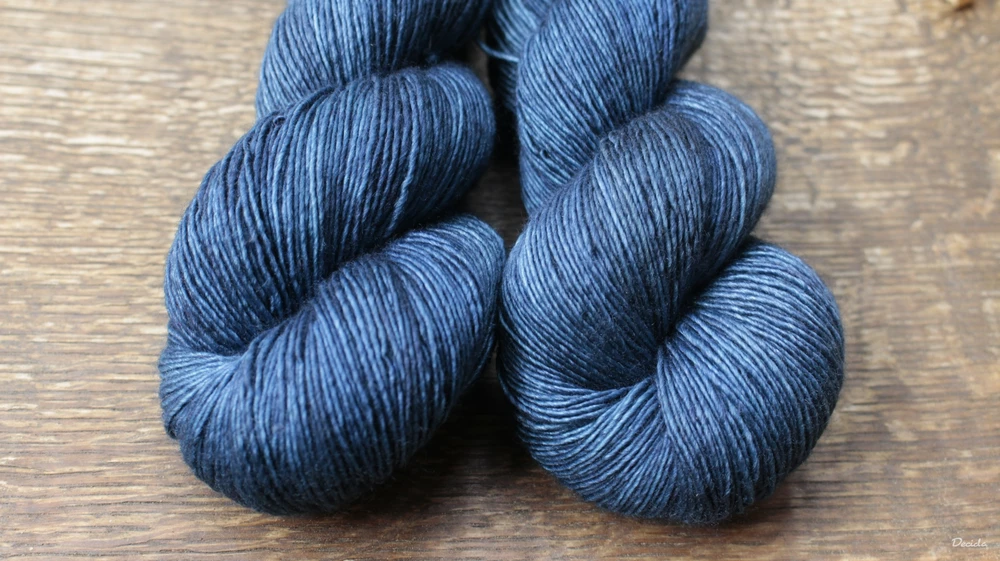 "Blue night" merino/hedvábí 70/30 400m jednonitka