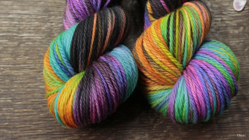 "Neon at night" Aran merino sw 166m/100g