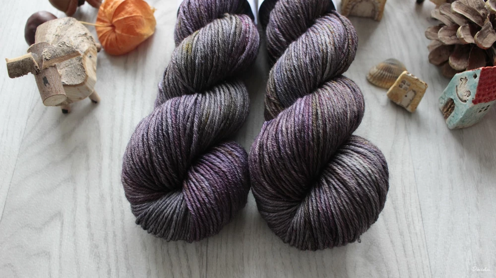 "Tmavé perly" Merino/hedvábí 4mm