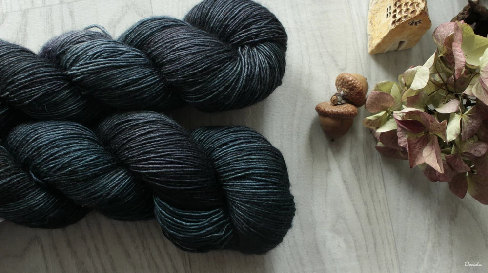 "Dark night" merino/hedvábí 70/30 400m jednonitka 