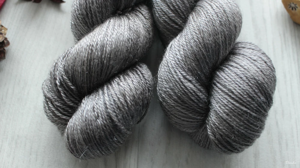 "Tmavá 2" Merino/tencel 333m