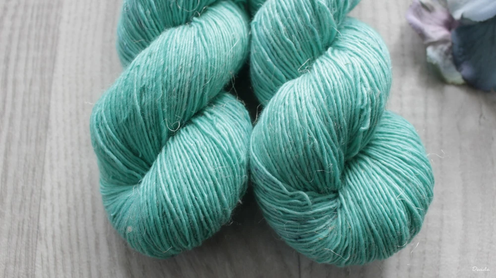 "Bright Aqua" - Single 90% Merino/10% Len 366m