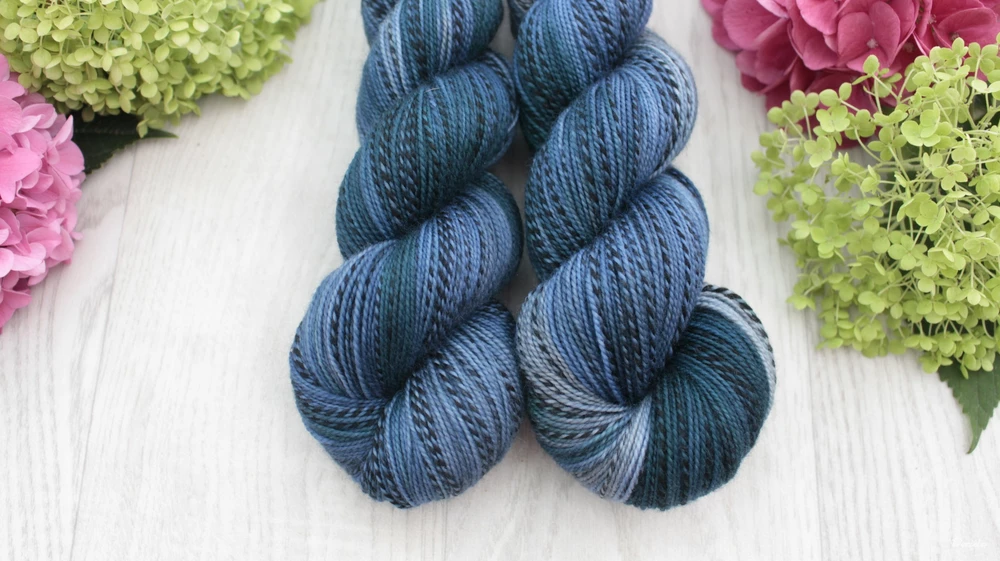 "Fluyendo" - ZEBRA Merino sw/nylon 365m/100g