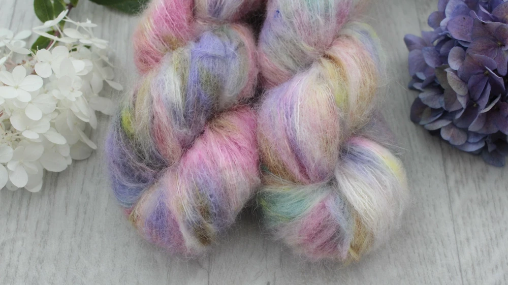 "Cosmic cat" - 74% baby Suri alpaka 26% hedvábí 300m/50g NOVINKA