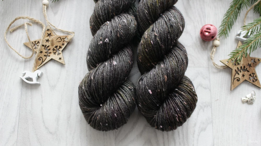 "Hnekhaki" Donegal DK -  85% merino a 15% donegal nopky