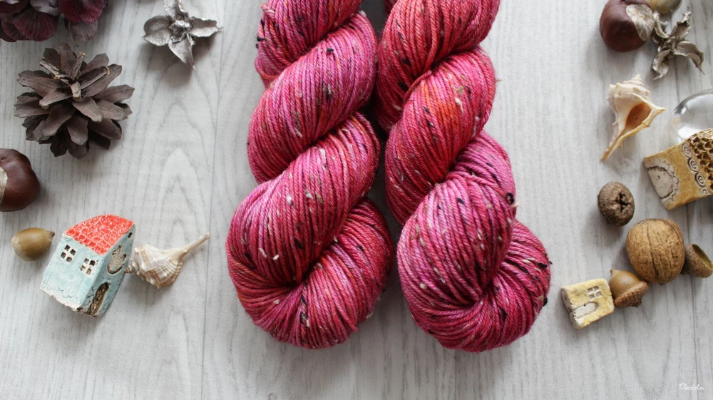 "Crimson" Donegal DK -  85% merino a 15% donegal nopky 212m