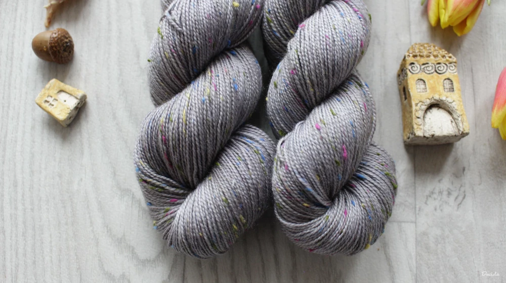 "Grey" -  85% merino sw a 15% donegal nopky barevné