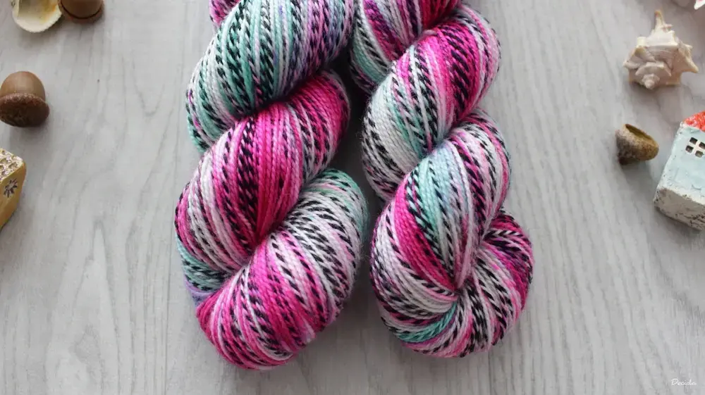 "Sweet bubble" - ZEBRA Merino sw/nylon 400m/100g