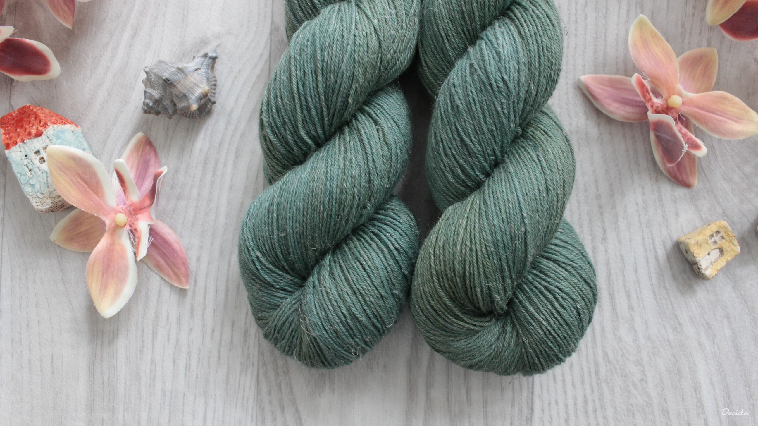 "Green" - 80% Merino Easywash/20% Len 400m/100g