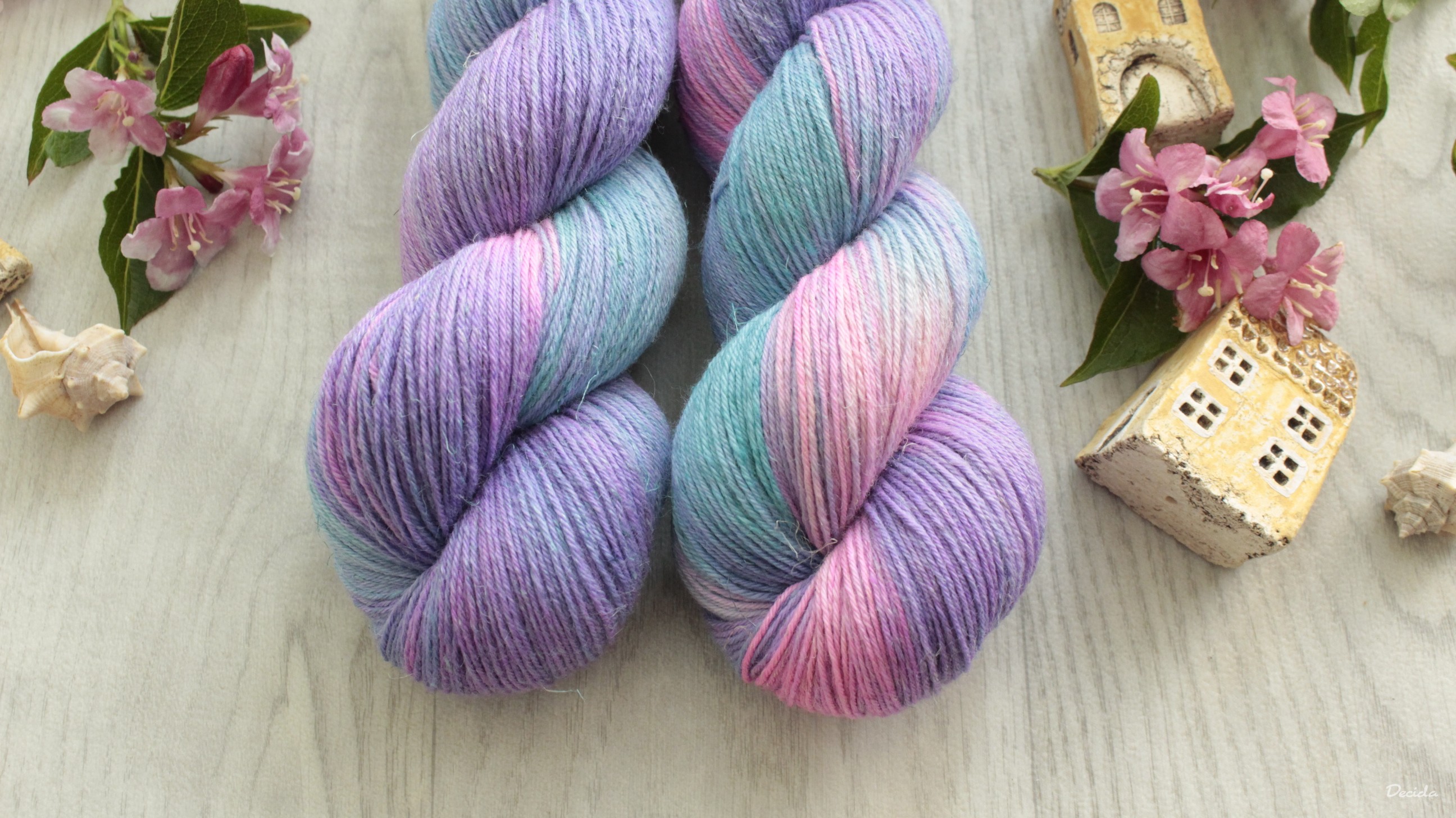"Jiggle" -  80% Merino Easywash/20% Len 400m/100g